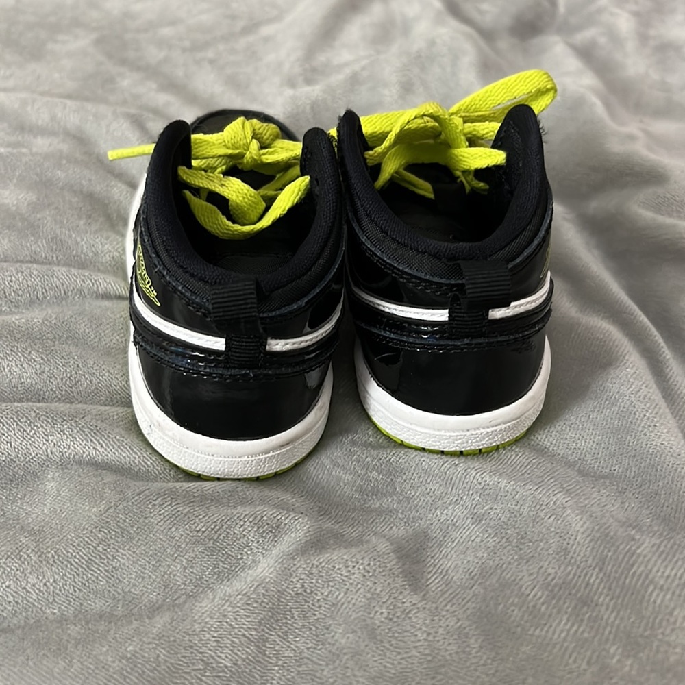 Jordan 1s - Picture 3 of 6